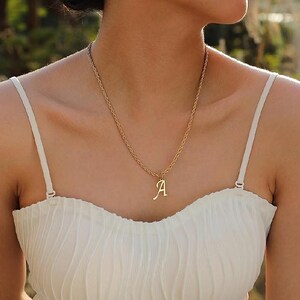 Colgante inicial delicado J58, cadena trenzada de oro, collar con letra personalizada - Collar con dije de letra delicado