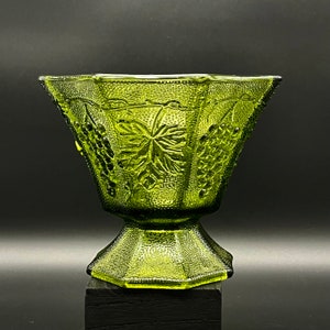 Anchor Hocking Vintage Avocado Green Collectible Glass Pedestal Candy Dish