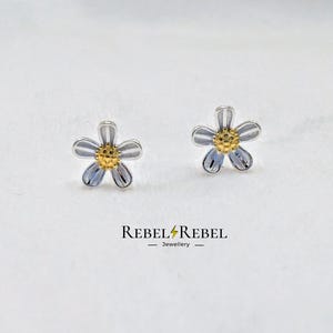 Gänseblümchen 925 Sterling Silber zweifarbige Ohrringe, süße Silber und 18k vergoldete Ohrstecker, Minimalist Blumen Ohrstecker, April Geburt Blumen Ohrringe