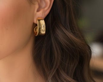Vintage Les Bernard Gold Tone Clip-On Earrings – Statement Faux Hoop Earrings, Retro Fashion Jewelry