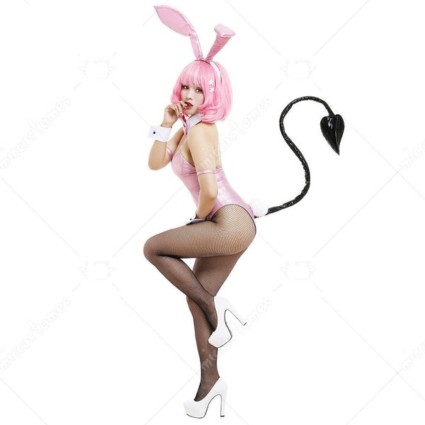 Pinkes Bunny Girl Cosplay mit Blüten Haarspangen und Teufels Schwanz