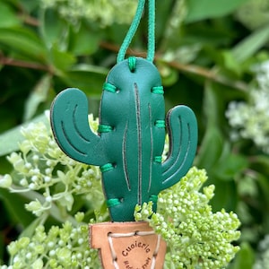 Handcrafted Italian Leather Keychain - Cactus