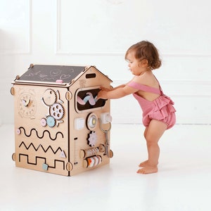 Occupé à bord bébé. Cube sensoriel. Maison de jeu en bois. Jouets Montessori pour bébé. Tout-petit à bord occupé. Maison occupée. image 1