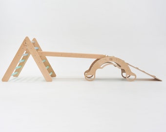 Triangle de Pikler. Jouets en bois. Cueilleur. Salle de sport pour bébé en bois. Jouets Montessori pour bébé