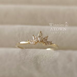 Minimalistischer Ring aus massivem 9K Gold, dünnes Band mit Zirkonia, stapelbarer Ring, Geschenk für sie