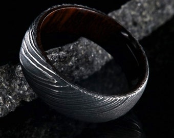 Damascusstalen herentrouwring, mouw uit Arizona Ironwood, handgemaakte comfortabele pasvorm ring