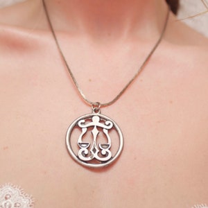 Vintage abstract disc medallion pendant necklace in grey silver tone / libra star sign zodiac image 2