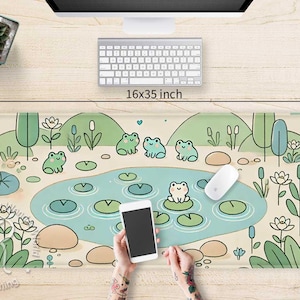 Alfombrilla de escritorio XXL con diseño de rana verde kawaii y diseño de anime japonés RGB, bonita alfombrilla de ratón para juegos de baja fidelidad con estilo cottagecore, alfombrilla de ratón de silicona con reposamuñecas de estética kawaii