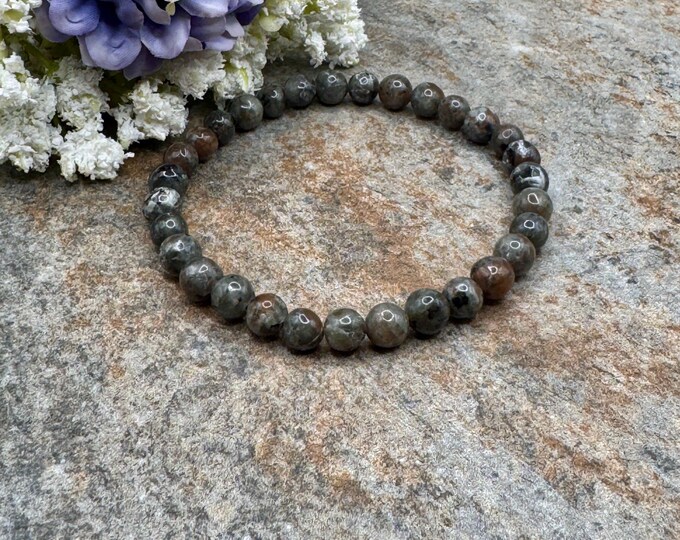 6mm Yooperlite Crystal Bead Bracelet – UV Reactive Sodalite Gemstone, 7.5"