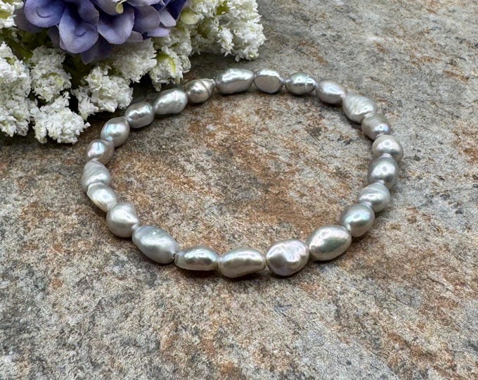 6-7mm Grey Freshwater Pearl Bracelet: Elegant Iridescent Gemstone, 7.5" Stretchy Bracelet
