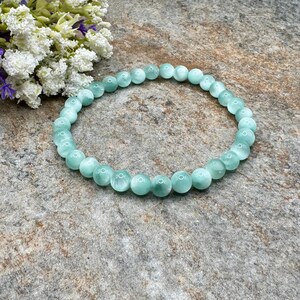 Bracelet de perles de cristal de pierre de lune verte 6 mm - Bracelet extensible garniérite élégant et chatoyant, bijoux unisexes en pierres précieuses, 7,5 pouces