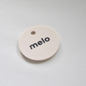 Etiqueta de perro redonda PERSONALIZADA // Etiqueta de identificación de mascota / Etiqueta de mascota personalizada / Llamar a mi papá, es soltero