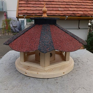 Birdhouse feeder hexagonal