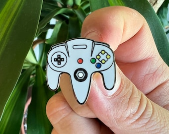 Broche en émail dur pour manette N64