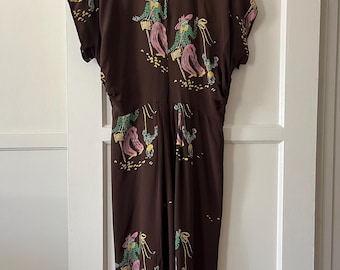 Vestido de los años 40 con mono bailarín y organillero.
