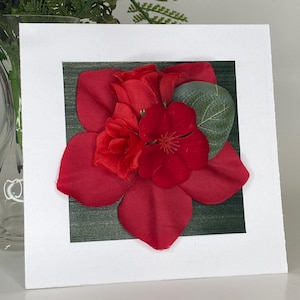 Floral rouge sur carte de voeux vert foncé.  Parfait pour l'amour ! Carte de Saint-Valentin ou d'anniversaire, ou simplement parce que.  Blanc à l'intérieur. PRÊT À EXPÉDIER
