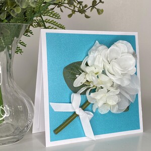 Modèle de copie floral 5 x 5 pouces. Videz l'intérieur pour vos voeux. Emballé et prêt à être expédié.