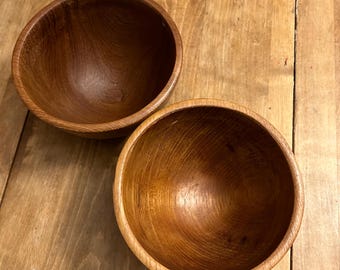 Ensemble de 2 bols vintage faits main en bois de teck, saladiers en bois sculpté