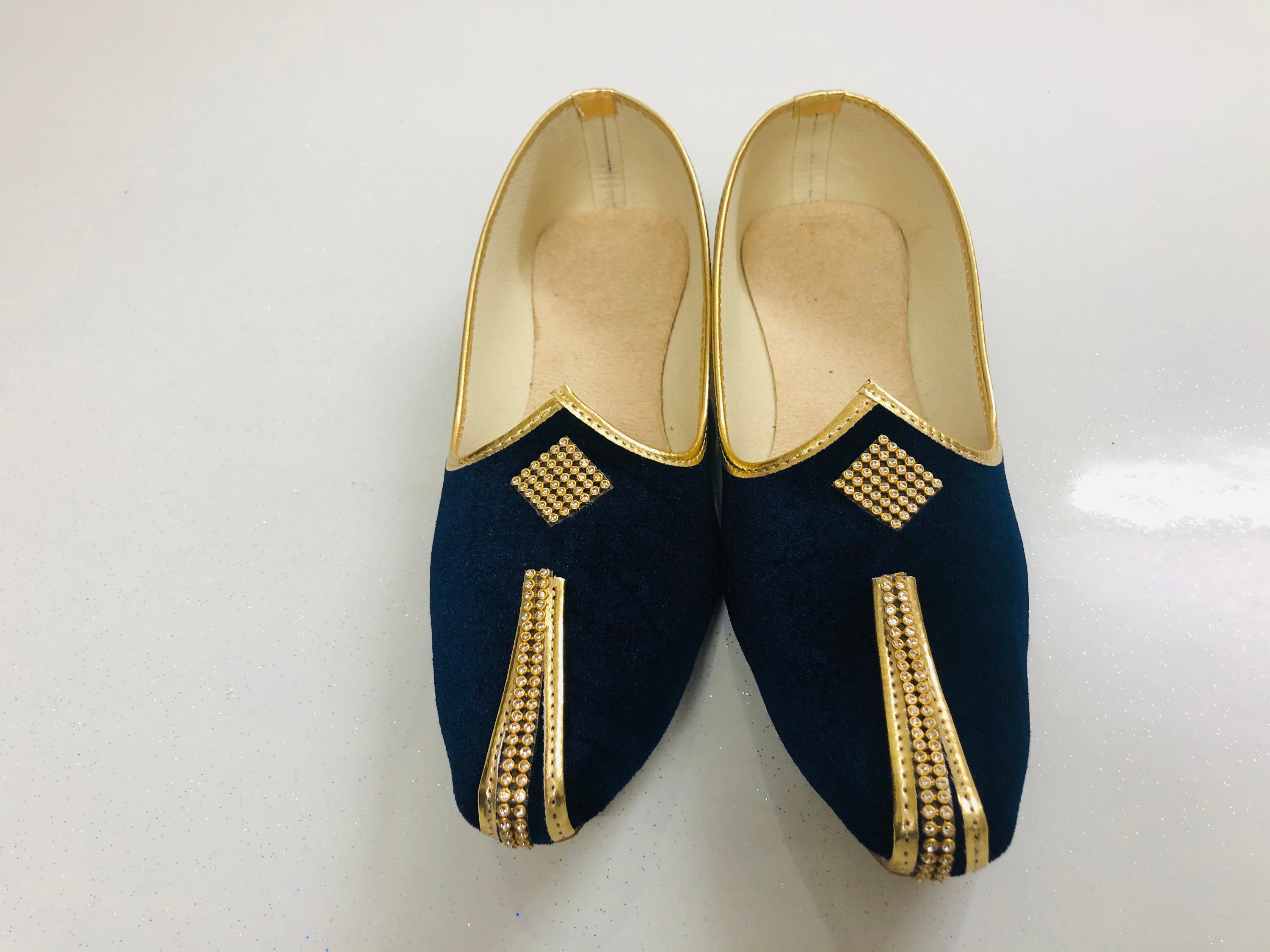 Step n Style Women Flat Velvet Khussa Shoes Punjabi Jutti Traditional Mojari Loafer Pumps 