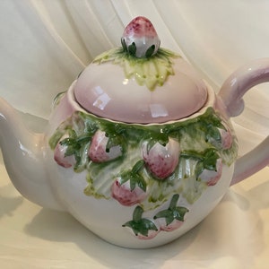 VTG Ceramic Strawberry Teapot