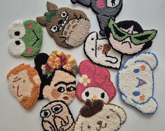 パンチニードルコースター：カラフルな漫画キャラクターのマグカップ