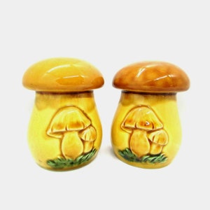 Vintage Retro Mushroom Salt and Pepper Shakers Harvest Gold Color with Stoppers