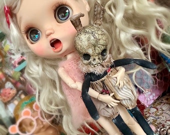 OOAK ~ “sCaRy buNnY” ~ bLyThE dOLL frieNd or peT