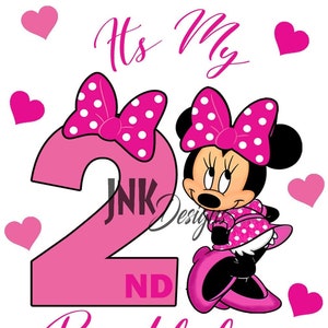 Op de afbeelding: Roze en wit gestippelde Minnie Mouse-figuur met een roze strik en een roze nummer 2. De tekst "It's My 2nd Birthday" is geschreven in roze cursief.