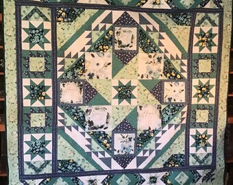 Inspirational Bee Print Quilt: Teal Daisy Design (87x92 inch)