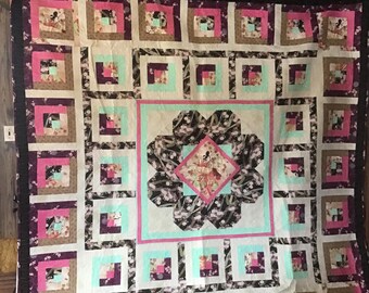 Geisha Panel King Quilt: 102" Square Bedding