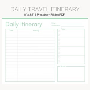 Puede incluir: Una plantilla de itinerario de viaje diario imprimible en un esquema de color verde claro. La plantilla incluye secciones para la hora, la actividad, la comida y las notas. El texto "Itinerario diario" está en la parte superior de la página.