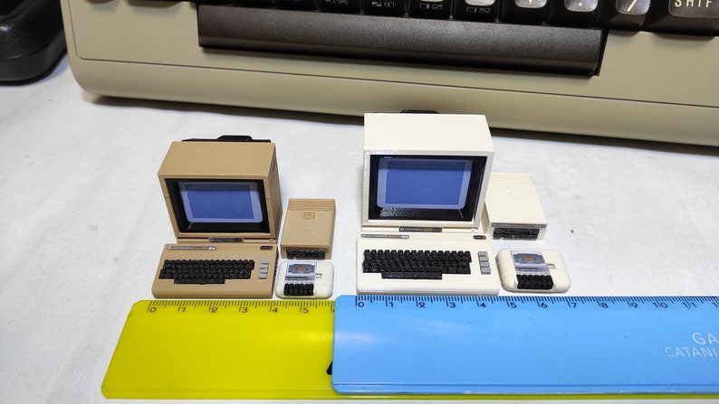Commodore 64 Miniature C64 retro computer 8 bit image 10