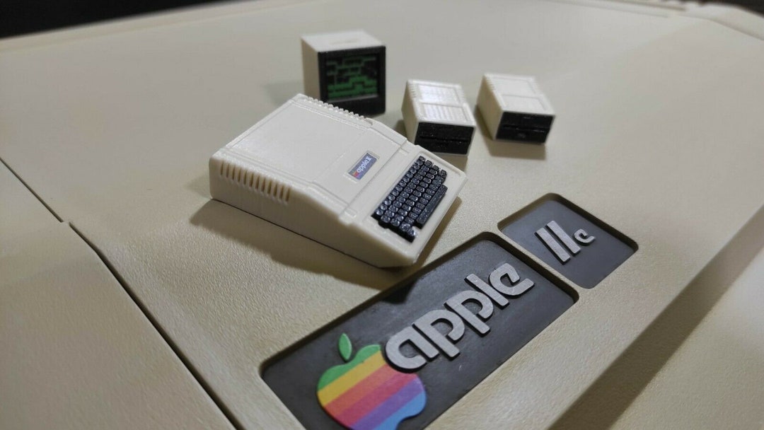 Versão miniaturizada do computador Amiga 500 será lançada em 2022