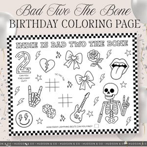 以下が含まれることがあります： 「Bad Two The Bone BIRTHDAY COLORING PAGE」のテキストが入った白黒の誕生日塗り絵。2、割れたハート、リボン、バラ、唇、骸骨、ギターなど、さまざまなイラストが描かれています。