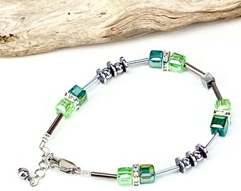 Armband, Würfel, Glasschmuck, Moos Grün und Apfel Grün 6 mm Glas Perlen Würfel und Edelstahl Verschluss