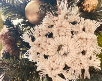 Etoile boho de Noël / accessoires sapin de Noël / décoration de Noël en macramé / suspension sapin / ornement de Noël en macramé pour sapin
