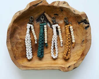 Customizable macrame first name key ring, customizable colorful wrist strap key ring in fabric / cotton
