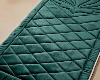 Zümrüt Yeşili Kapitone Dolgulu Lüks Seccade 65X115 Cm