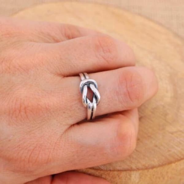 Bague en argent fin noeud carré, bague en argent noeud éternel, bague noeud d'amour, bague noeud marin, bague noeud récif fait main par Moustache Metal Works