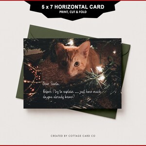 Tarjeta de felicitación navideña con diseño de gato travieso, formato horizontal de 5 x 7 pulgadas, descarga digital imprimible.