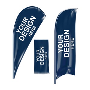 Peut inclure: Trois drapeaux de plumes en tissu bleu avec du texte blanc qui dit "YOUR DESIGN HERE".
