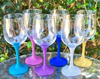 Personalised glitter wine glass - Custom wine glasses - Ladies gift idea - Bridesmaid glasses - Wedding glasses - Birthday gift - Goblet