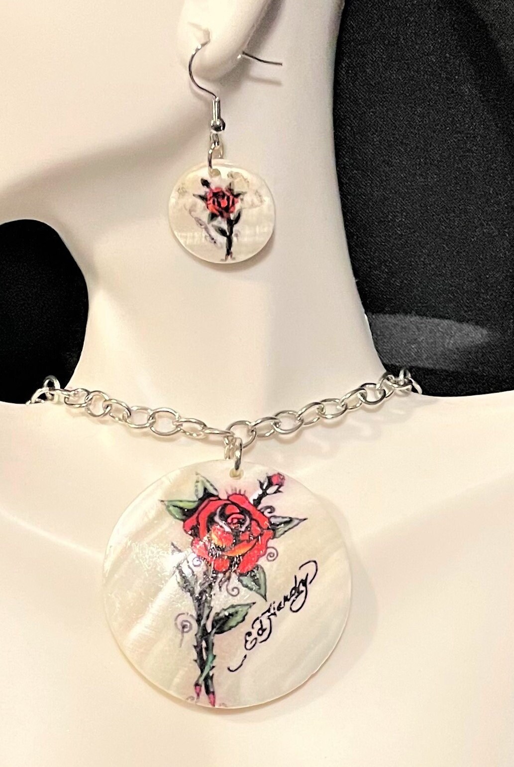 ED HARDY ネックレス ROSE/LKS CHARM NECKL Ed Hardy Shell Disc Necklace and Earrings Set , Love Kills, Hearts