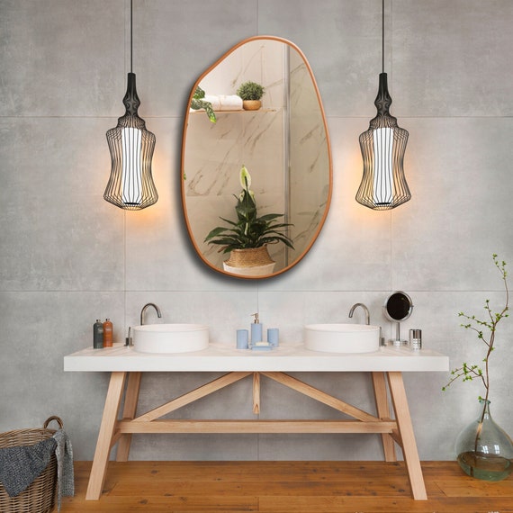 Specchio da parete irregolare: cornice dorata asimmetrica, arredamento moderno - Italia
