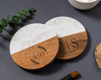 Set di sottobicchieri in marmo e legno incisi personalizzati, idee regalo personalizzate per inaugurazione della casa, regalo di anniversario, fidanzamento, matrimonio, sottobicchieri per sposi novelli