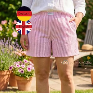 Könnte beinhalten: Rosa-weiß gestreifte Shorts. Die Shorts haben eine lockere Passform mit Taschen und einem bequemen elastischen Bund. Die Shorts sind aus einem leichten Stoff gefertigt, ideal für warmes Wetter. Die Shorts sind Teil einer Sommerkollektion.
