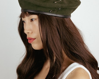 Green beret PUNK VERT with piercing. Punk style beret. Designer beret, green color, soft cotton. Autumn winter hat