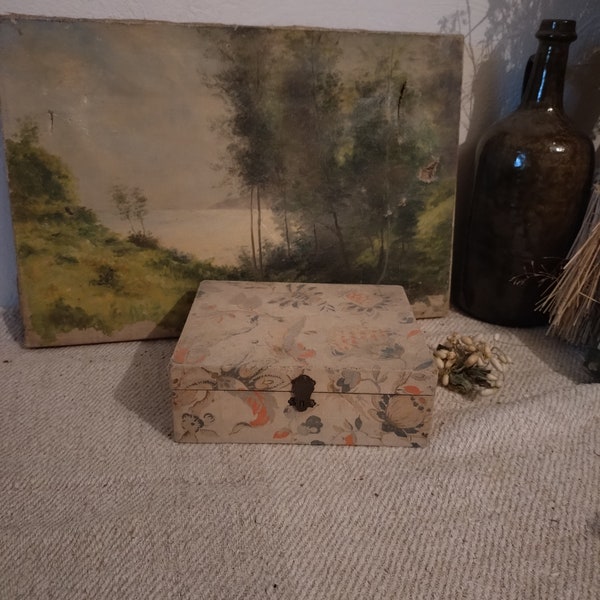 Jolie boîte de mercerie ancienne recouverte de tissu à fleurs indiennes