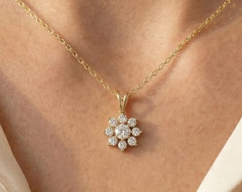 Colgante de diamantes de laboratorio con racimo floral, halo de oro macizo de 14 k