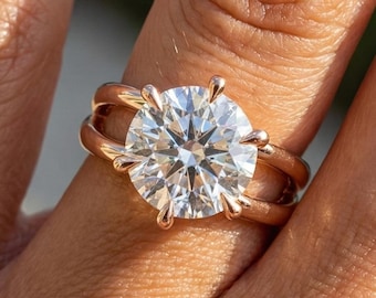 Pierścionek zaręczynowy z 14-karatowego złota z diamentem solitaire, hodowanym laboratoryjnie, z rozciętym trzonkiem